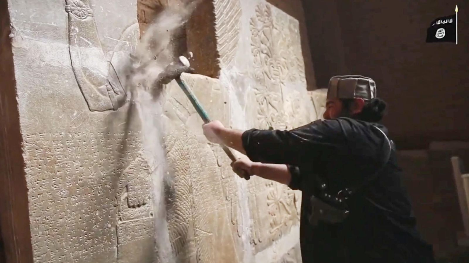 Foto: Destrucción de obra de arte en Nimrud a cargo de ISIS