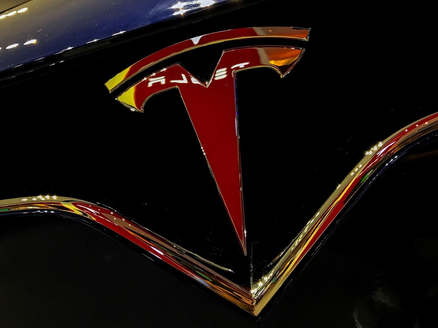 El logo de Tesla. (EFE)