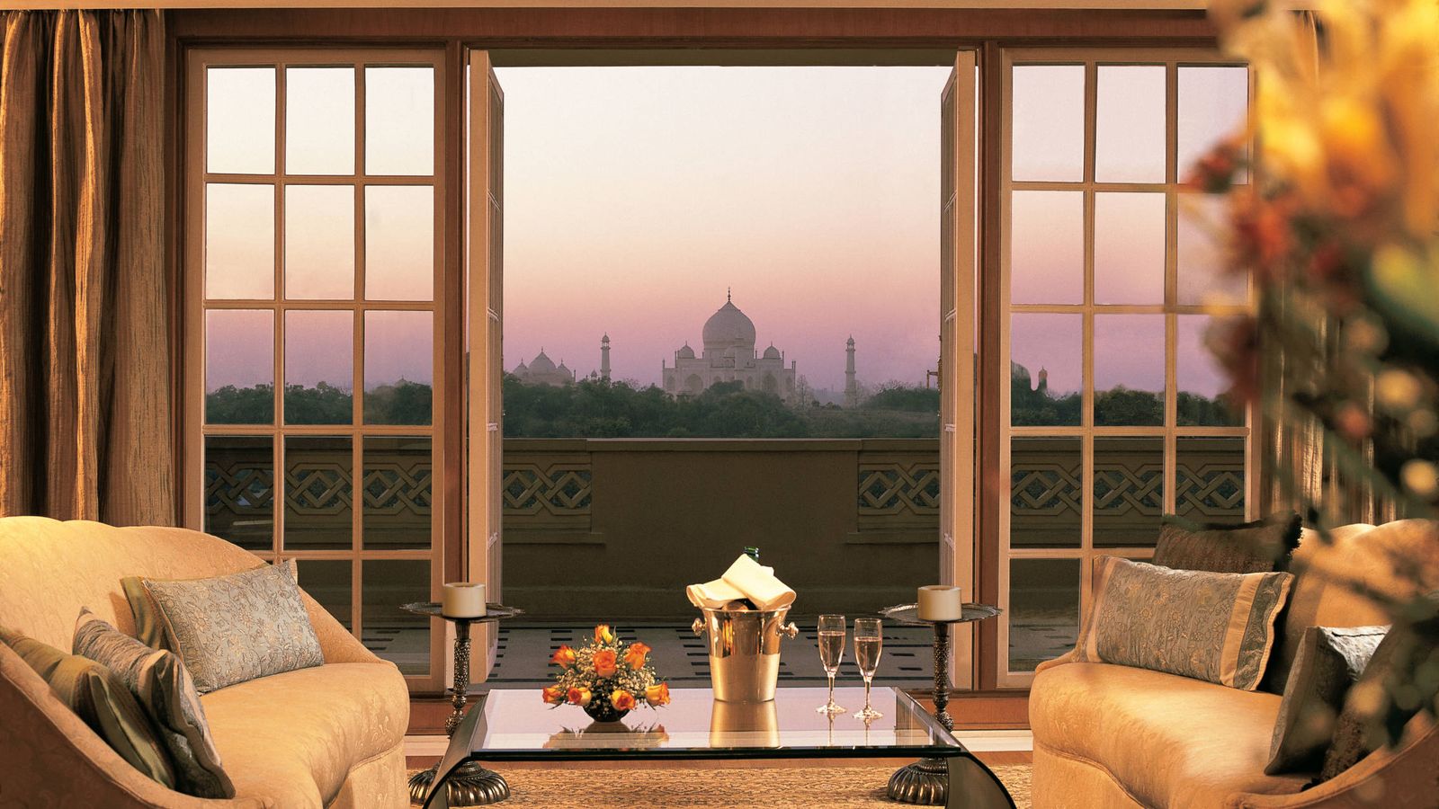 Foto: Salón en el hotel Oberoi Amarvilas, con el Taj Mahal de fondo (Foto: Oberoi Hotels and Resorts)