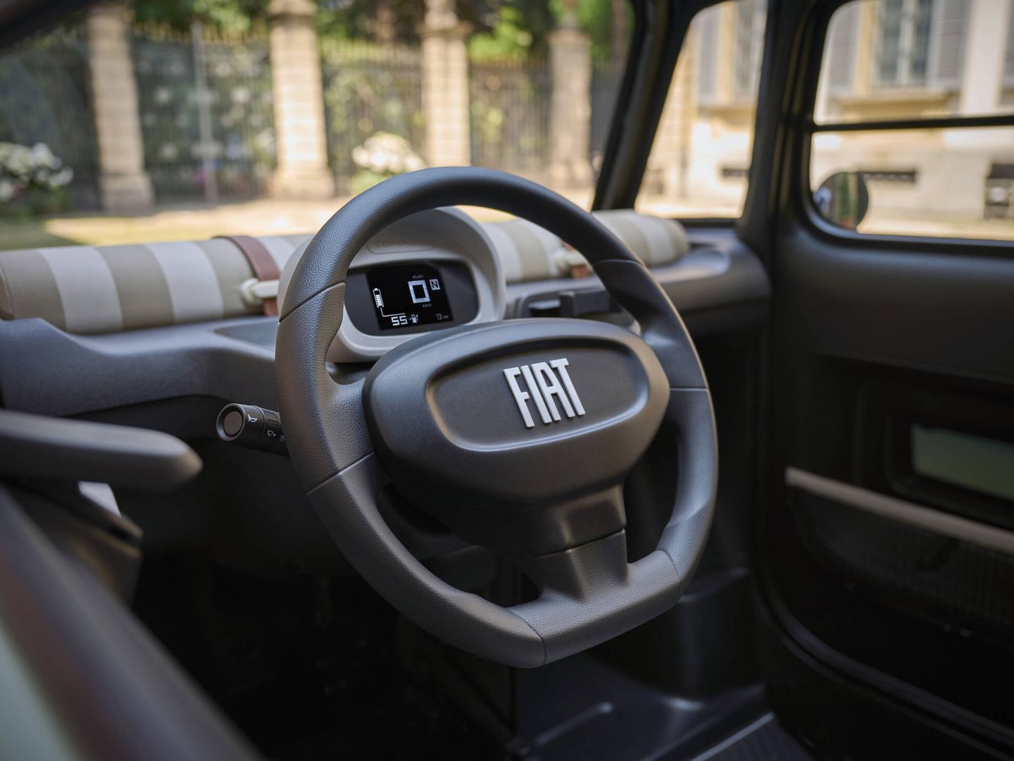 El interior del Topolino es sencillo, realmente simple, pero Fiat permitirá personalizarlo.