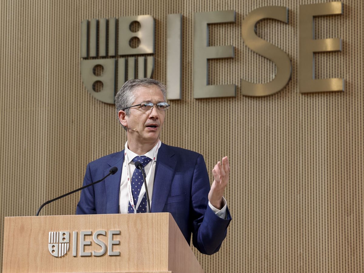 Foto: Pablo Hernández de Cos, gobernador del Banco de España, en el IESE. (EFE/Sergio Pérez)