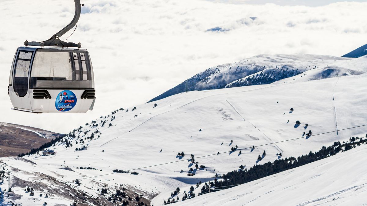 El coche ya no es excusa para subir a esquiar: el Skibus te lleva hasta las pistas