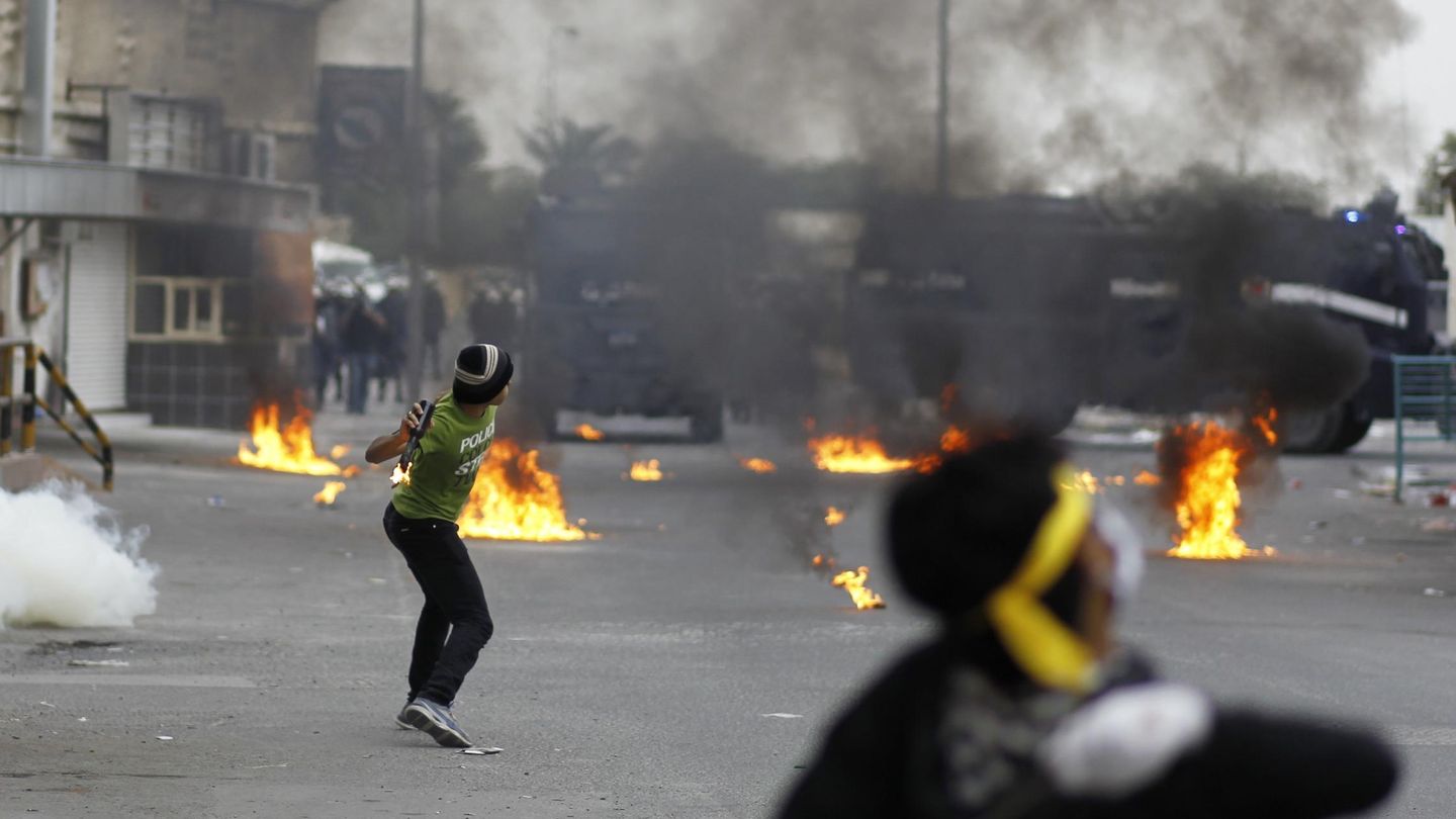 Imágenes de una protesta contra el Gobierno de Baréin. (Reuters)