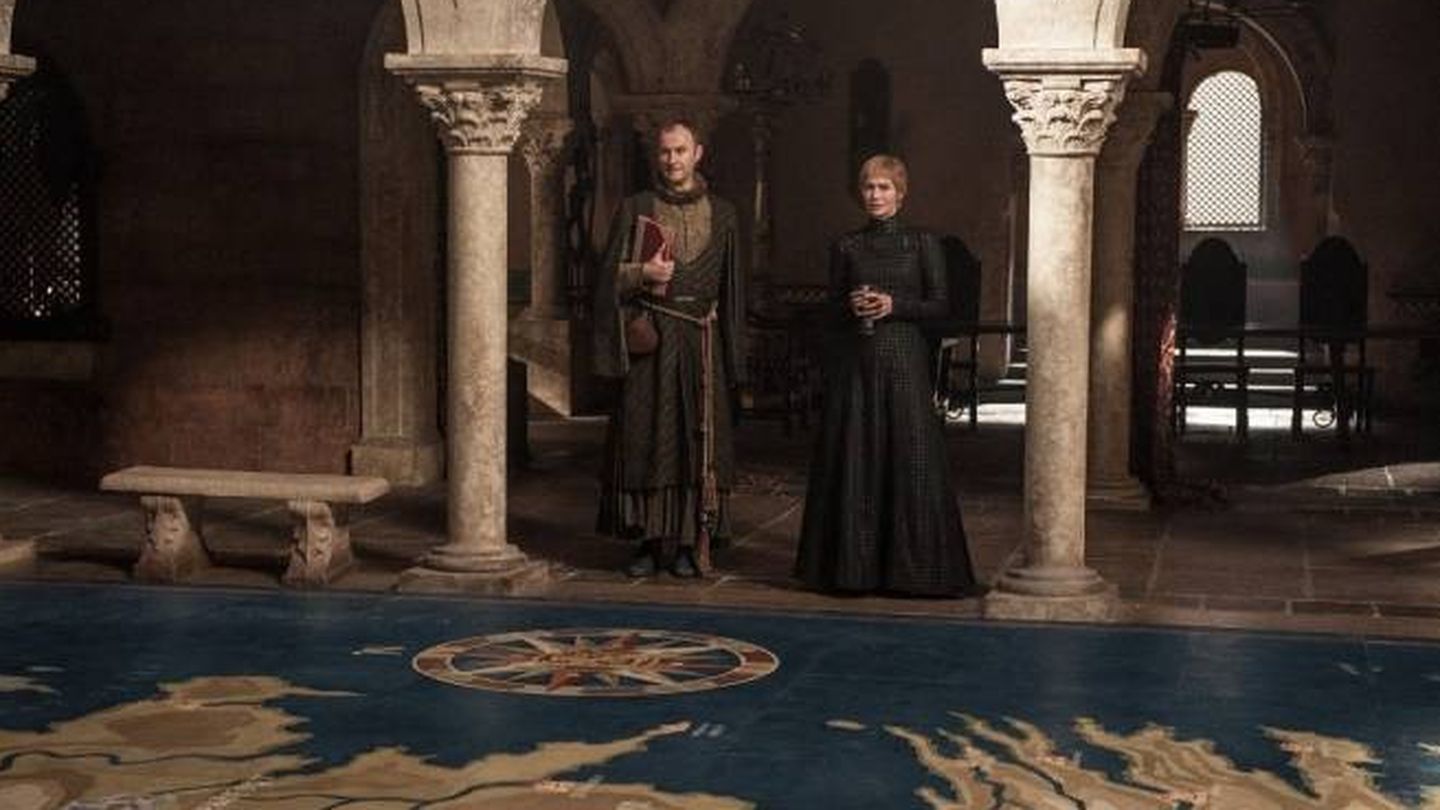 Imagen del cuarto capítulo de la séptima temporada con Cersei Lannister acompañada por Tycho Nestoris