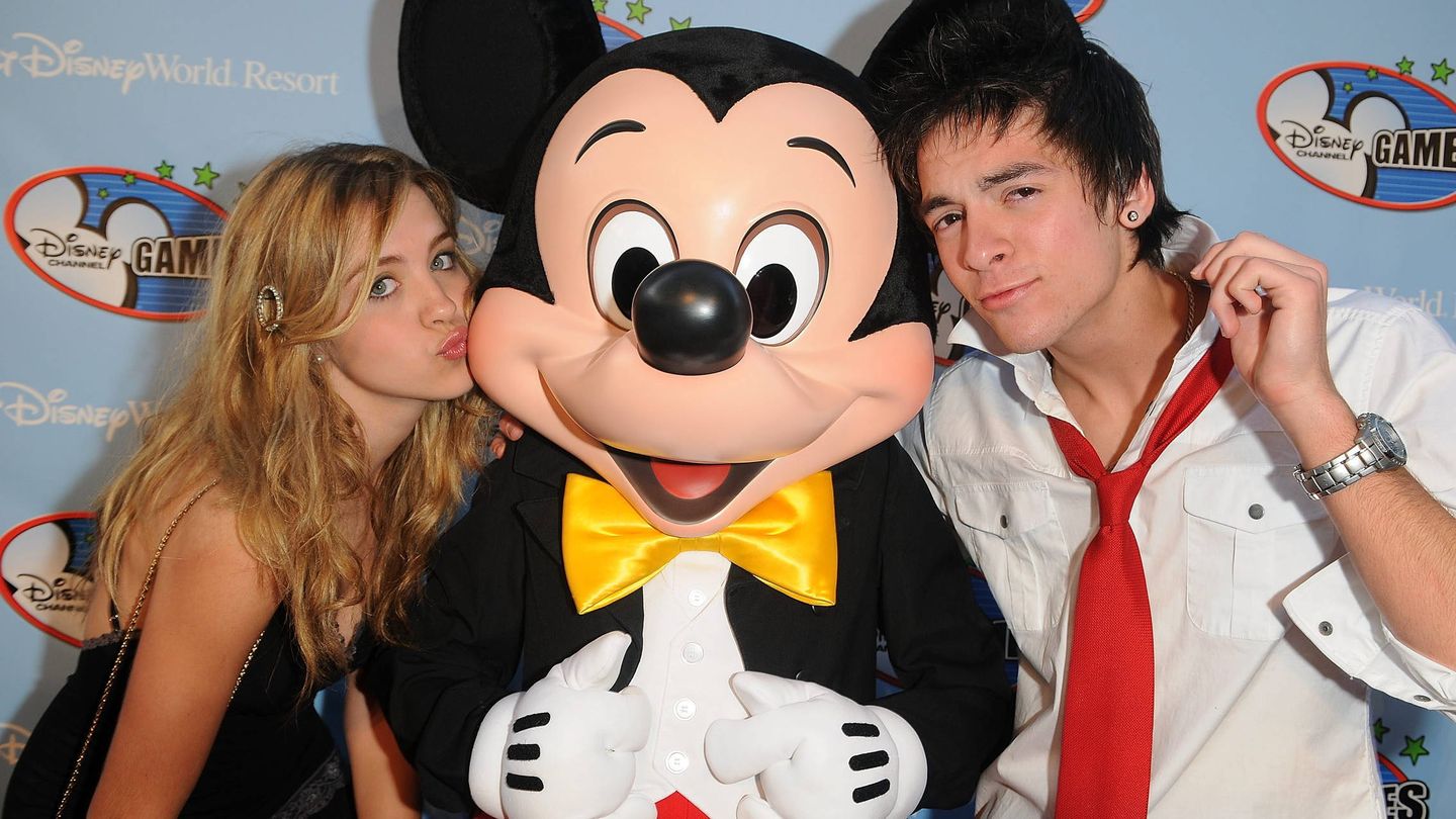 Las estrellas de Disney Channel, Andrea Guasch y Andreas Muñoz. (EFE)