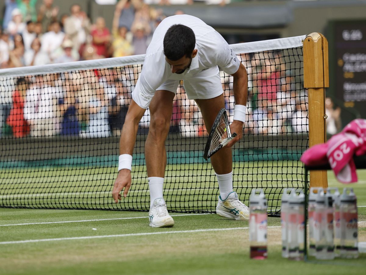 Foto: Djokovic rompió una raqueta en el partido. (EFE/Tolga Akmen)