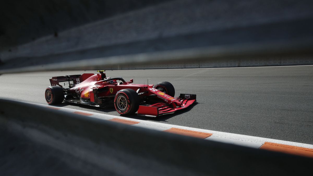 Carlos Sainz (2º) y Ferrari brillan en Zandvoort: Hamilton, fuera de juego