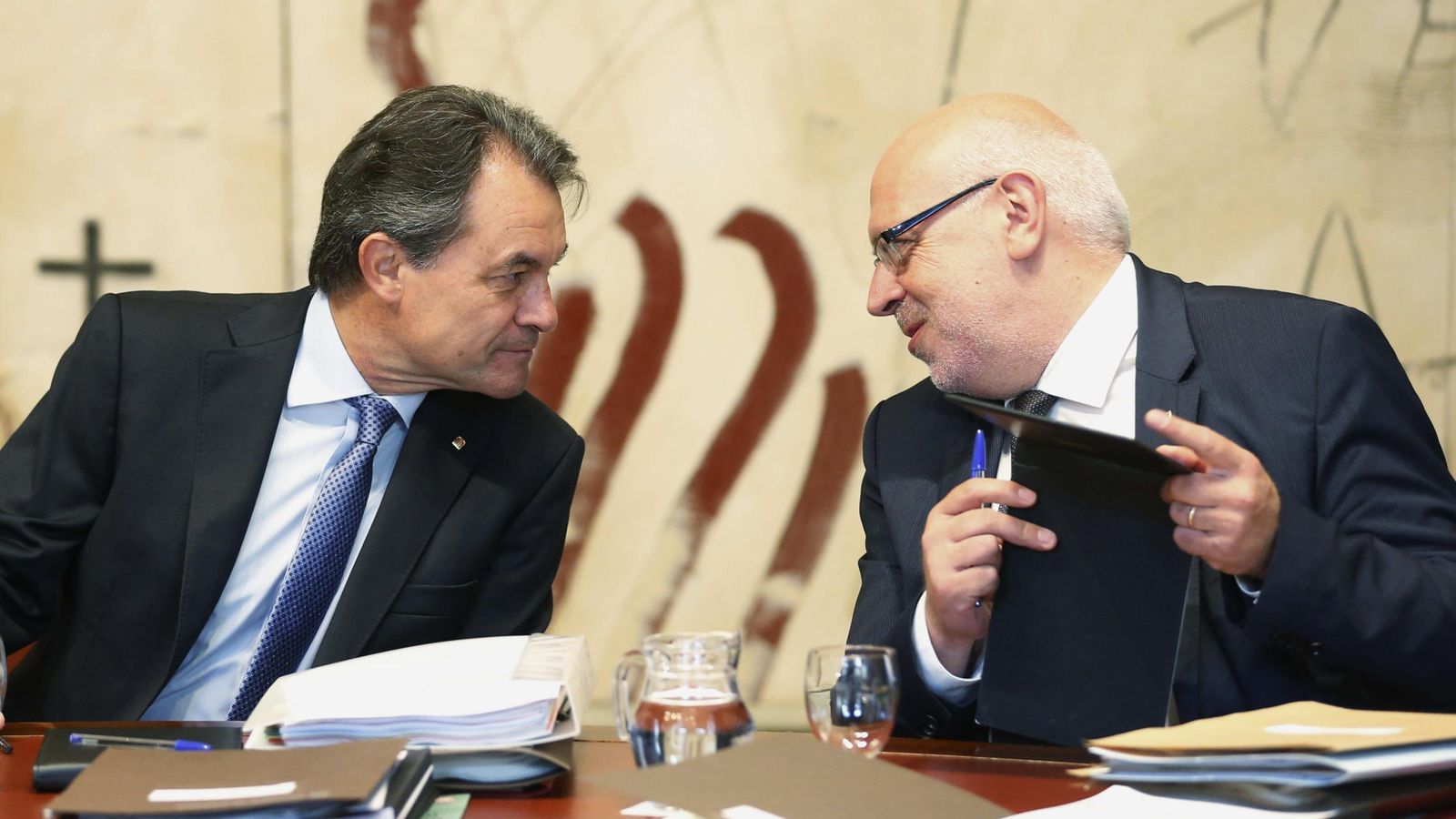Foto: El expresidente de Cataluña Artur Mas conversa con Jordi Baiget en una imagen de archivo. (EFE)