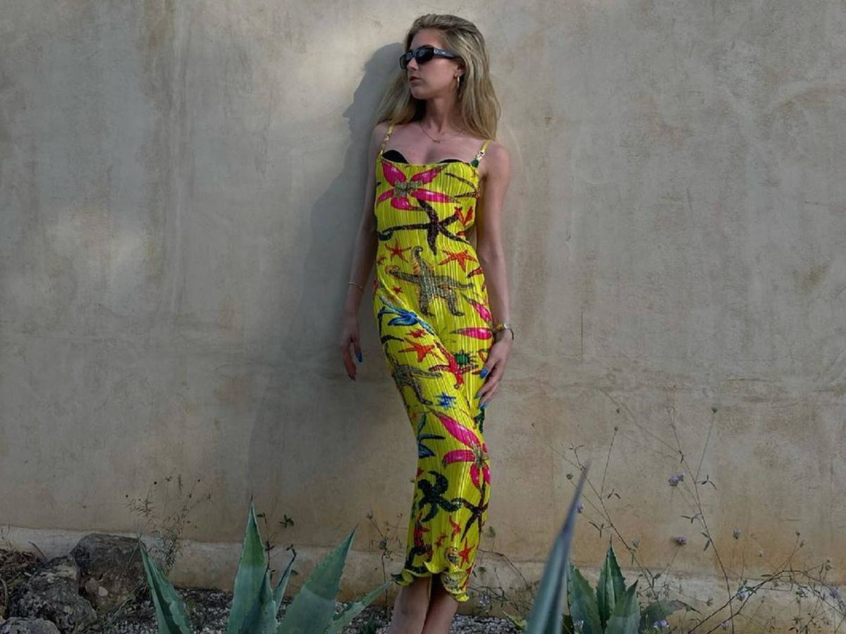 Foto: La danesa Emili Sindlev, con un vestido de Versace. (Instagram @emilisindlev)