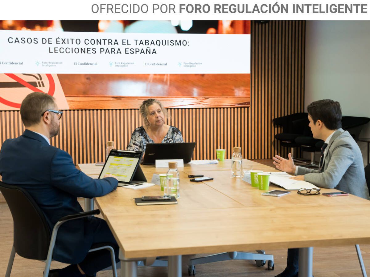 Foto: Mesa de debate Casos de éxito contra el tabaquismo: lecciones para España'.