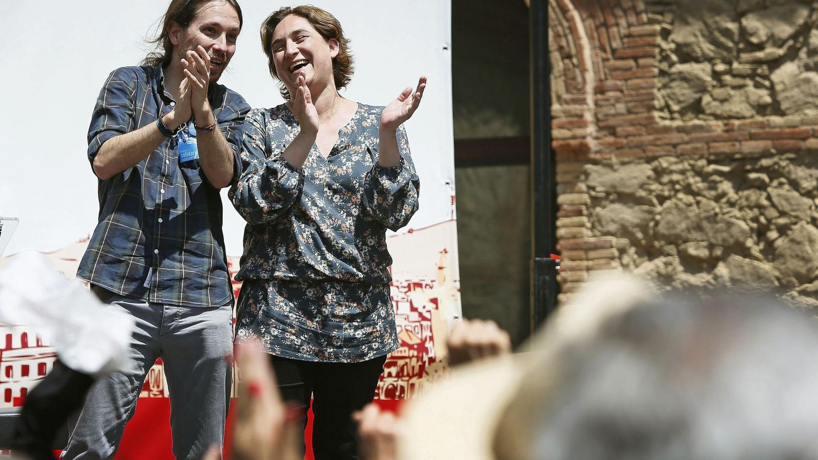 Foto: El secretario general de Podemos, Pablo Iglesias, y la candidata de Barcelona en Comú, Ada Colau. (EFE)