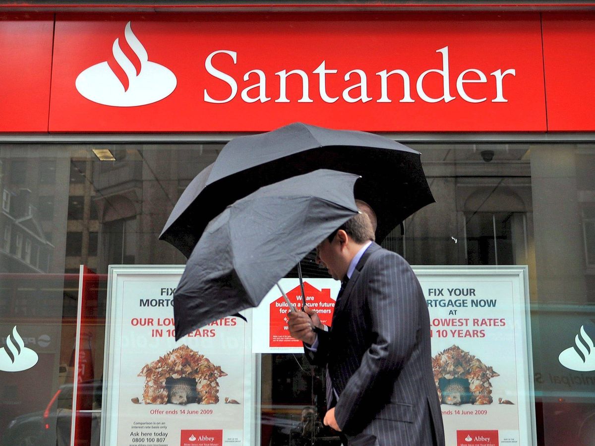 Foto: Oficina de Santander en Reino Unido. (EFE/Andy Rain)