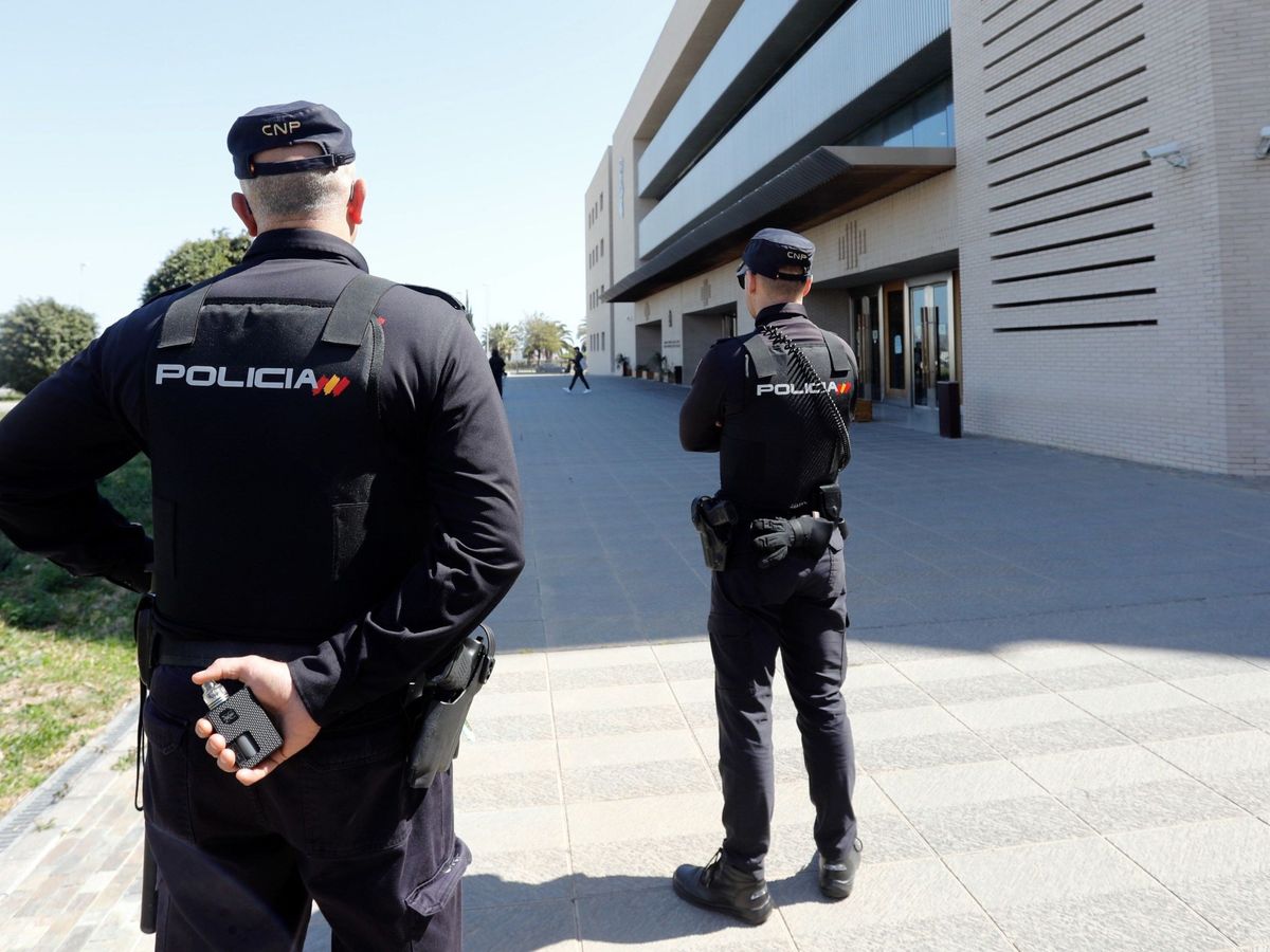 Foto: Policía Nacional en Castellón en una imagen de archivo. (EFE)