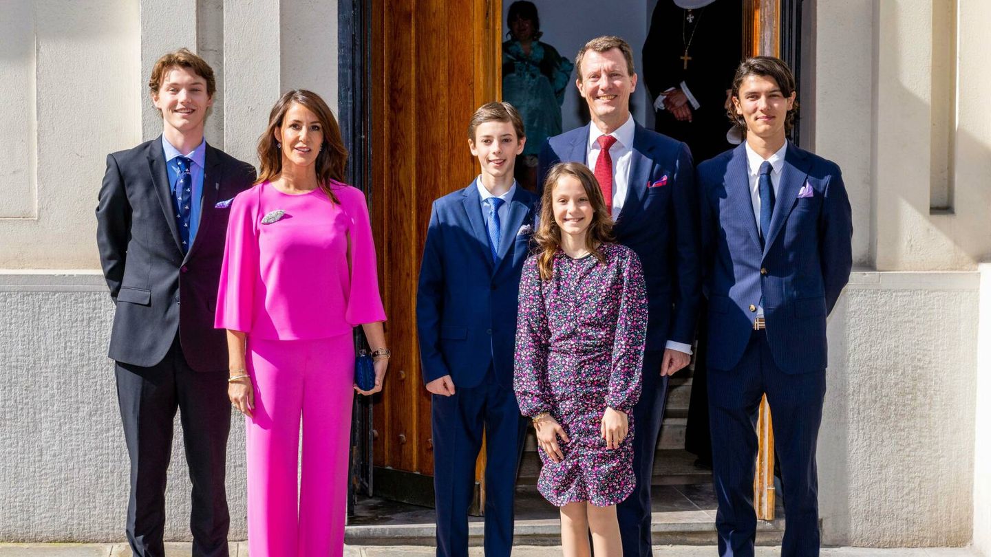 Joaquín de Dinamarca junto a Marie y sus cuatro hijos. (CP)