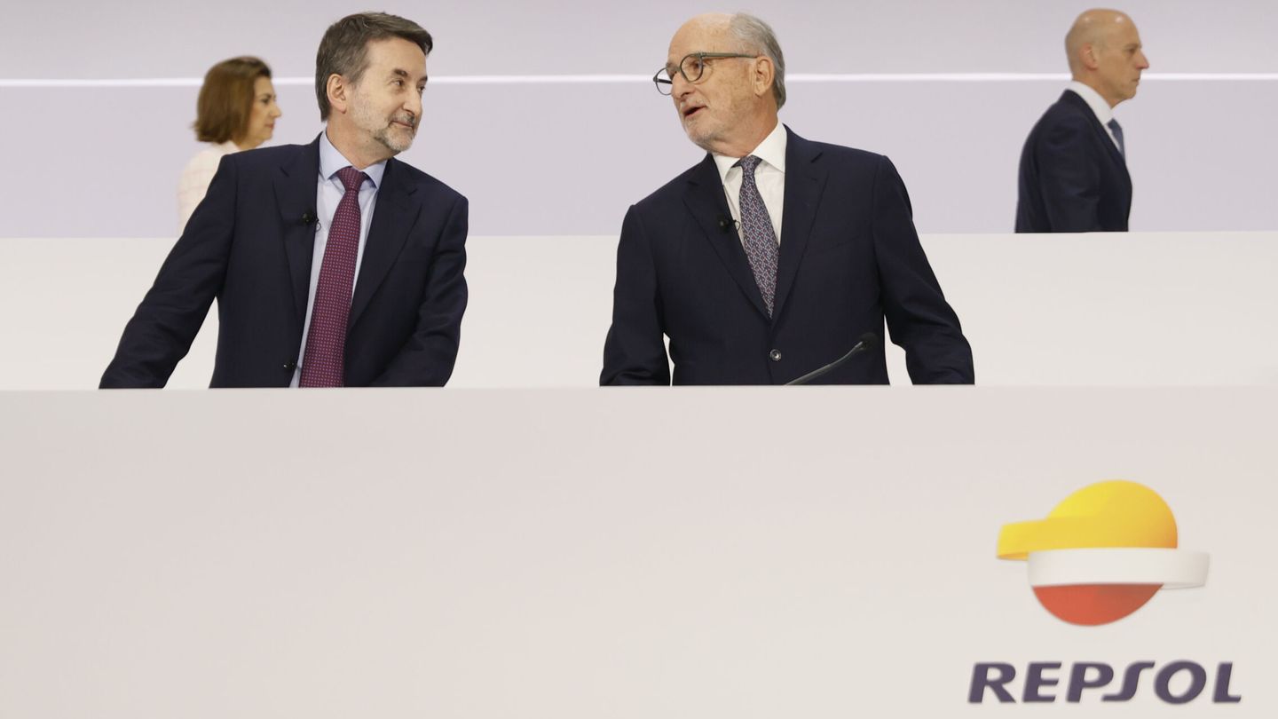 El presidente no ejecutivo de Repsol, Antonio Brufau (d) y el CEO de Repsol, Josu Jon Imaz (i). (EFE Mariscal) 
