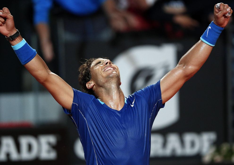 Foto: Nadal celebra con los brazos abiertos su victoria ante Dimitrov en las semifinales de Roma.
