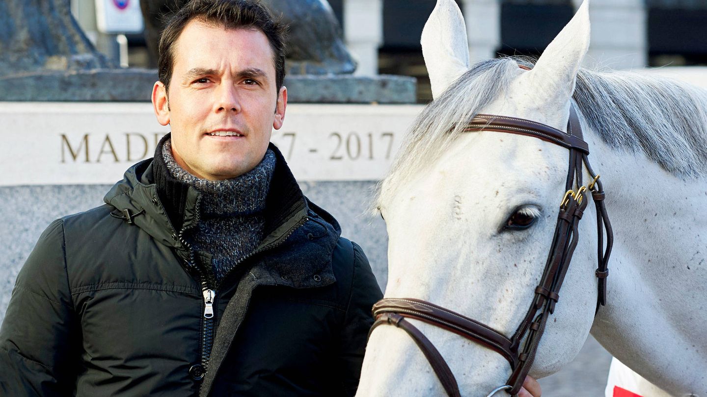 Sergio Álvarez junto a su caballo en una foto de Cordon Press.