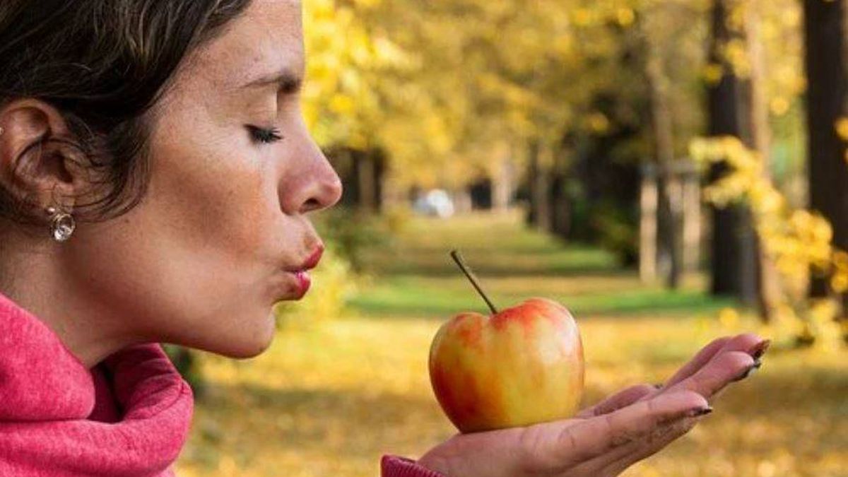Por qué tener una manzana a mano te ayudará a adelgazar