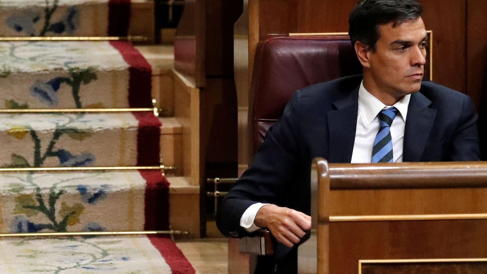 Foto: Pedro Sánchez en su escaño, durante la intervención de Mariano Rajoy en el arranque del debate de investidura, este 30 de agosto en el Congreso. (Reuters)