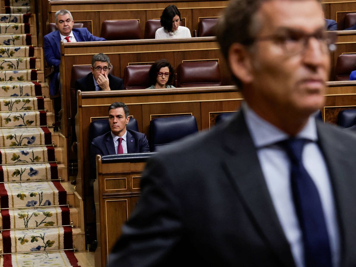Foto: Pedro Sánchez y Alberto Núñez Feijóo en la segunda jornada del debate de investidura. (Reuters/Susana Vera)