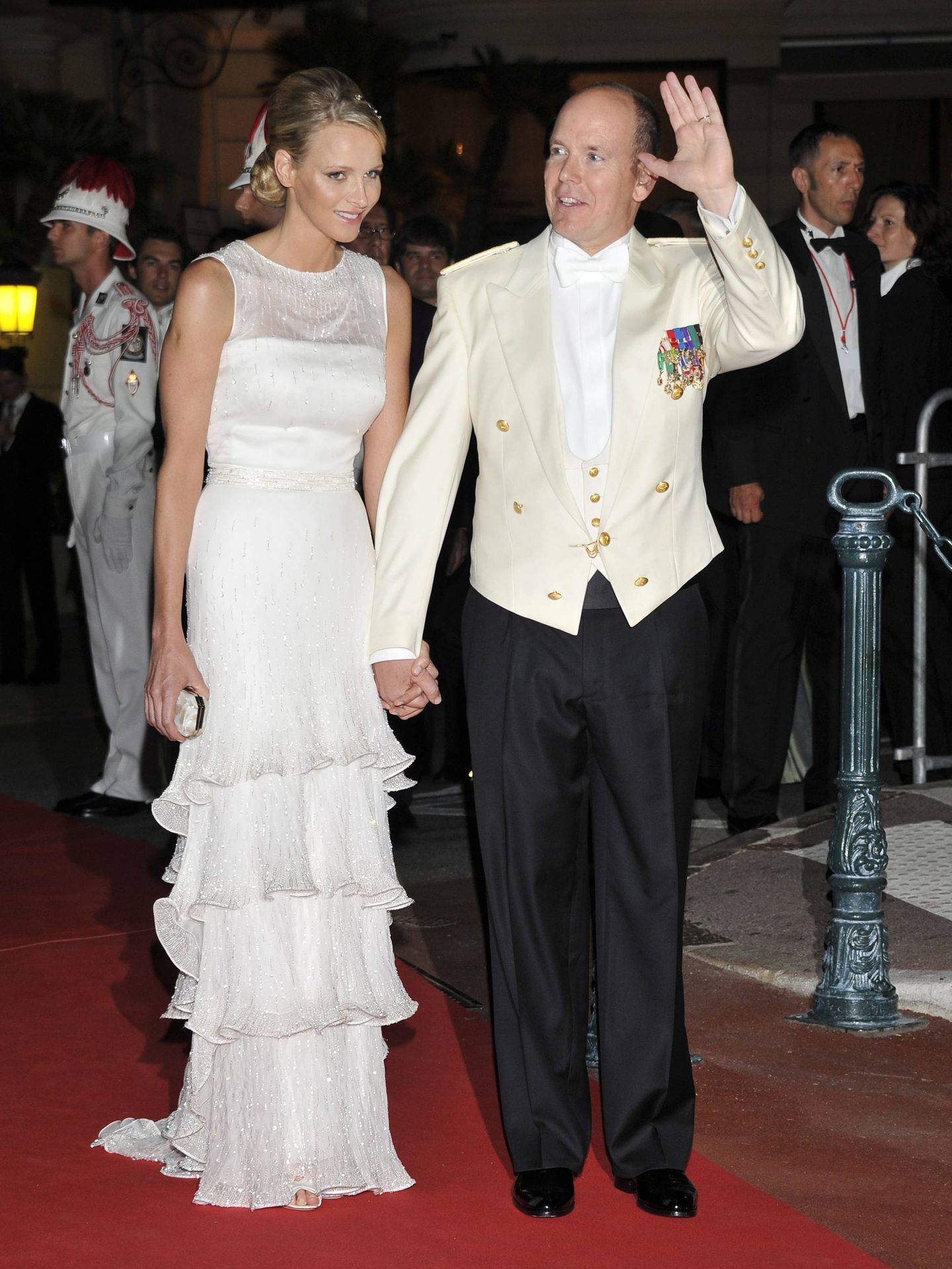 Charlène y Alberto, en la cena oficial celebrada tras su boda civil en 2011. (EFE/Jochen Luebke)