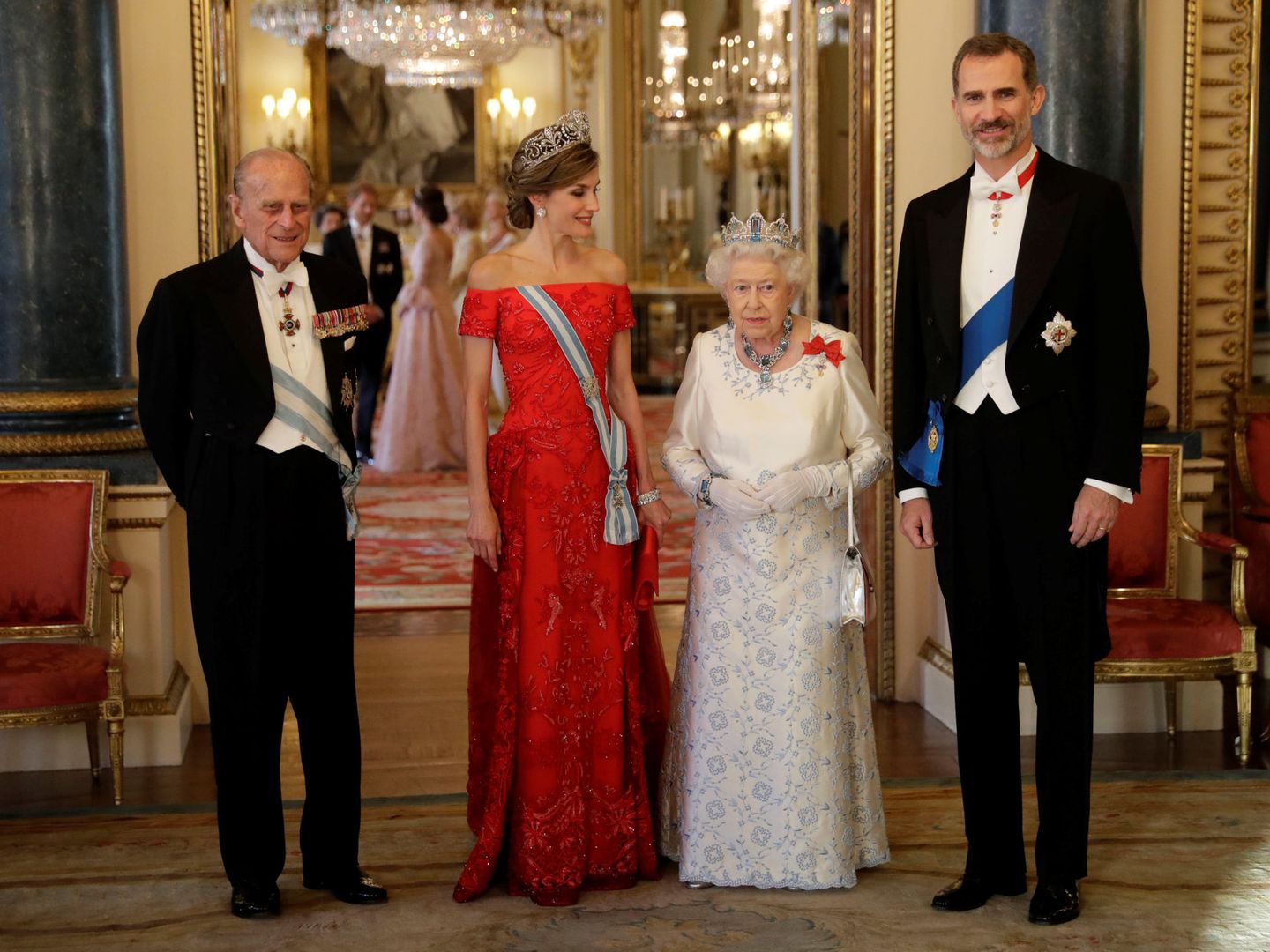 Los Reyes junto a la reina Isabel II y el duque de Edimburgo, en 2017. (Reuters)