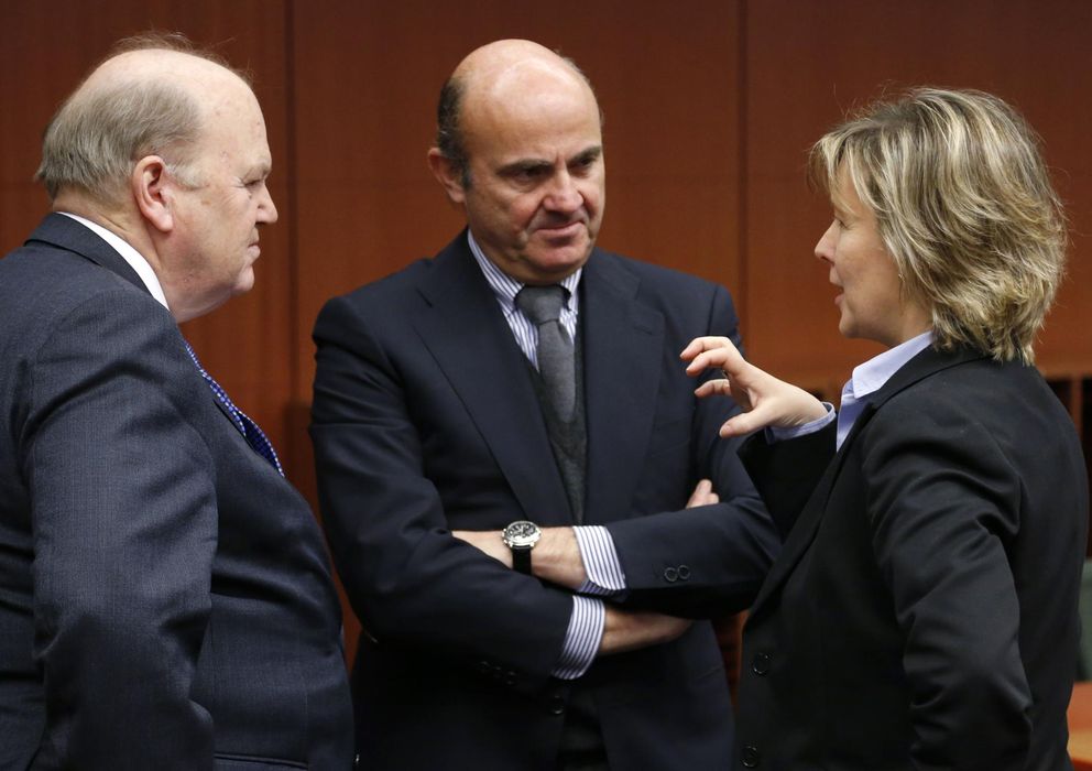 Foto: Guindos durante la reunión del Eurogrupo (Reuters)