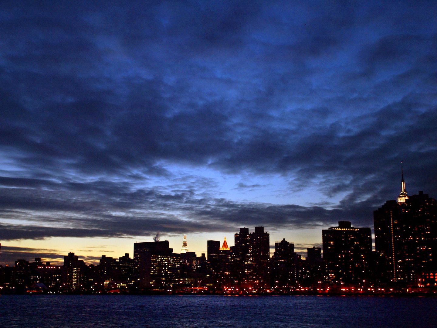 El skyline de Manhattan fotografiado desde el río Harlem (Reuters).