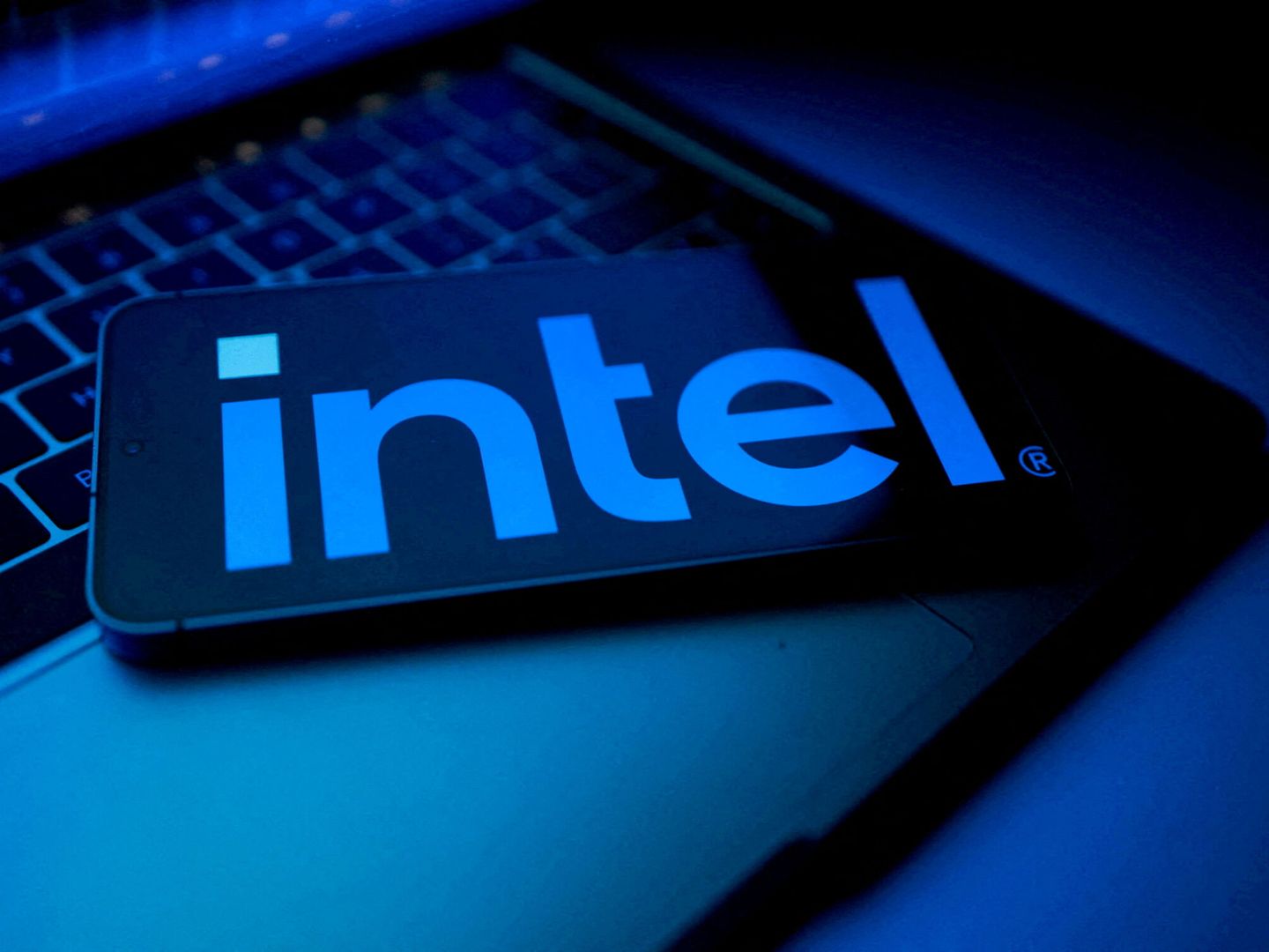 Intel deja atrás las pérdidas por el 'boom' de sus productos para IA