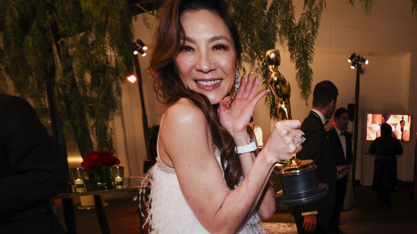 Foto: Michelle Yeoh en una de las fiestas post Oscar de 2023. (Mario Anzuoni/Reuters)