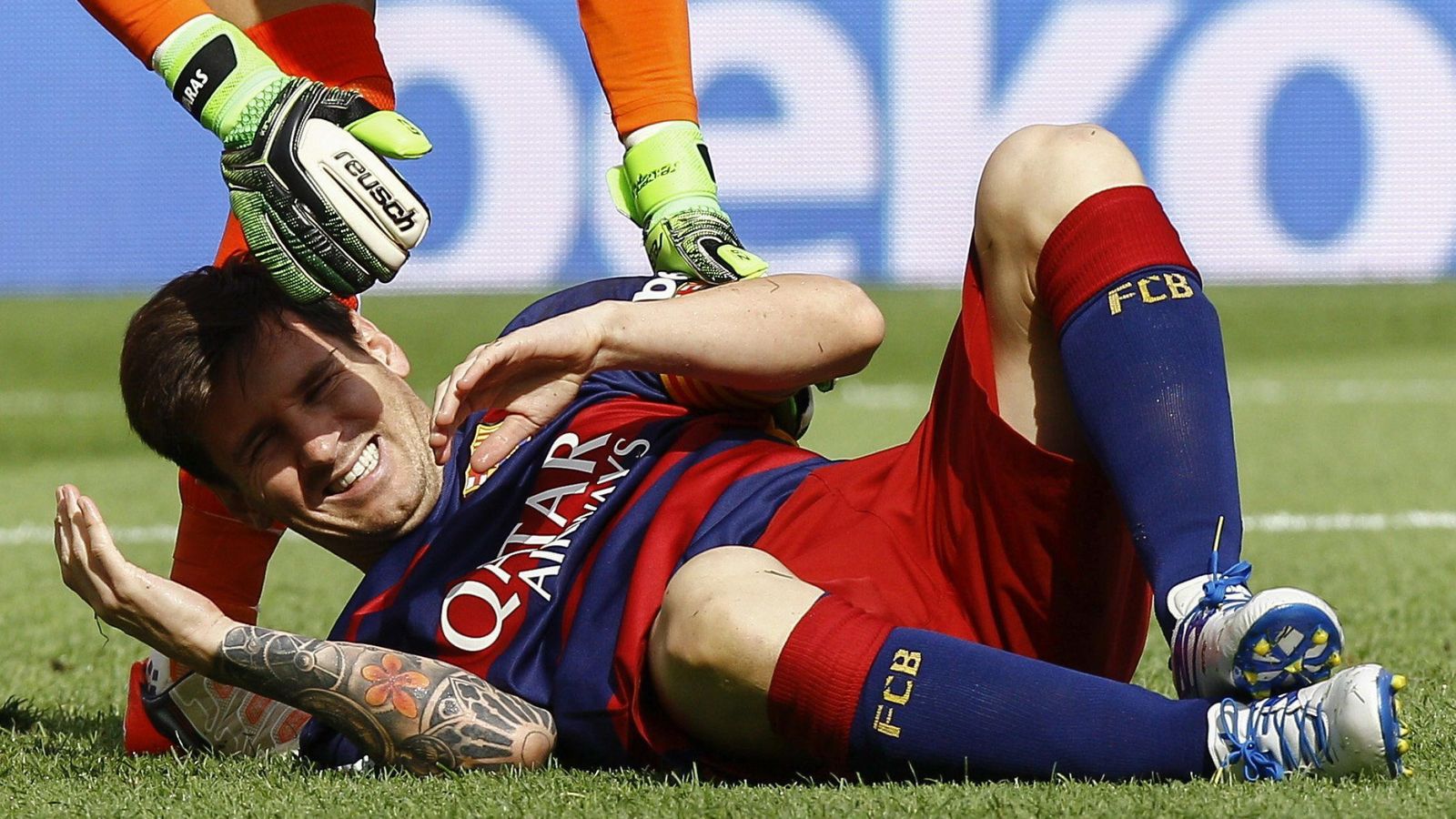 Foto: Leo Messi, nada más caer lesionado en el partido que el Barcelona disputó ante Las Palmas (EFE)