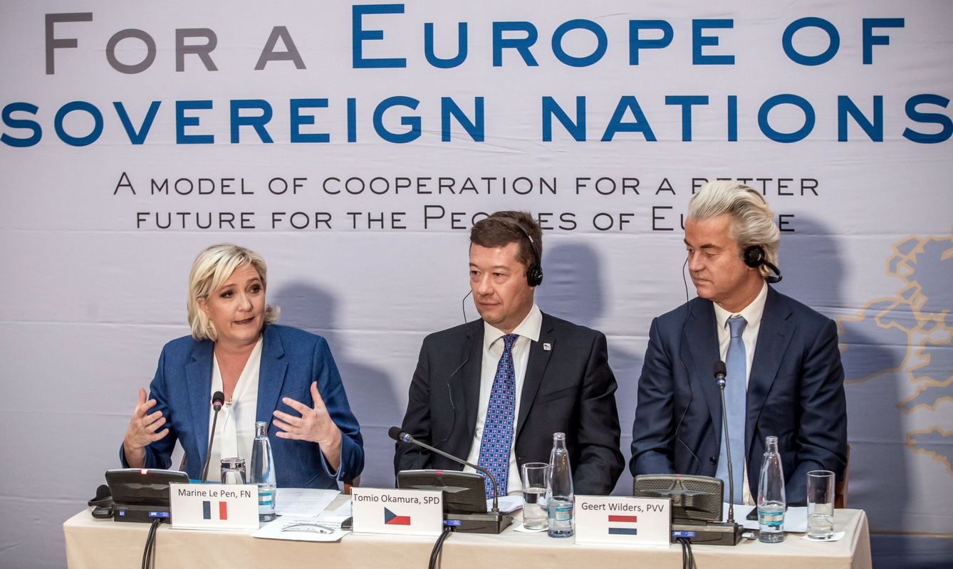 Marine Le Pen, el líder del partido checo Libertad y Democracia Directa, Tomio Okamura, y Geert Wilders, en una minicumbre de la ultraderecha europea en Praga. (Reuters)