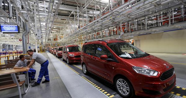 Foto: Cadena de producción de Ford Otosan en Kocaely. (Reuters)