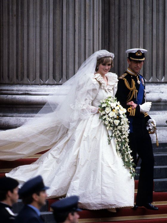 39 años de la boda de Carlos y Lady Di: los problemas del vestido real ...