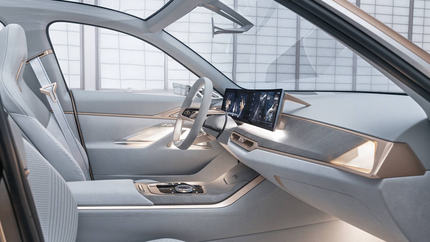 Moderno interior del i4 Concept, pero sin renunciar a ese toque elegante que caracteriza a los vehículos BMW.