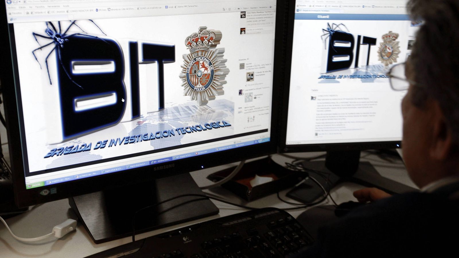 Foto: Un agente de la Brigada de Investigación Tecnológica (BIT) de la Policía española. (EFE)