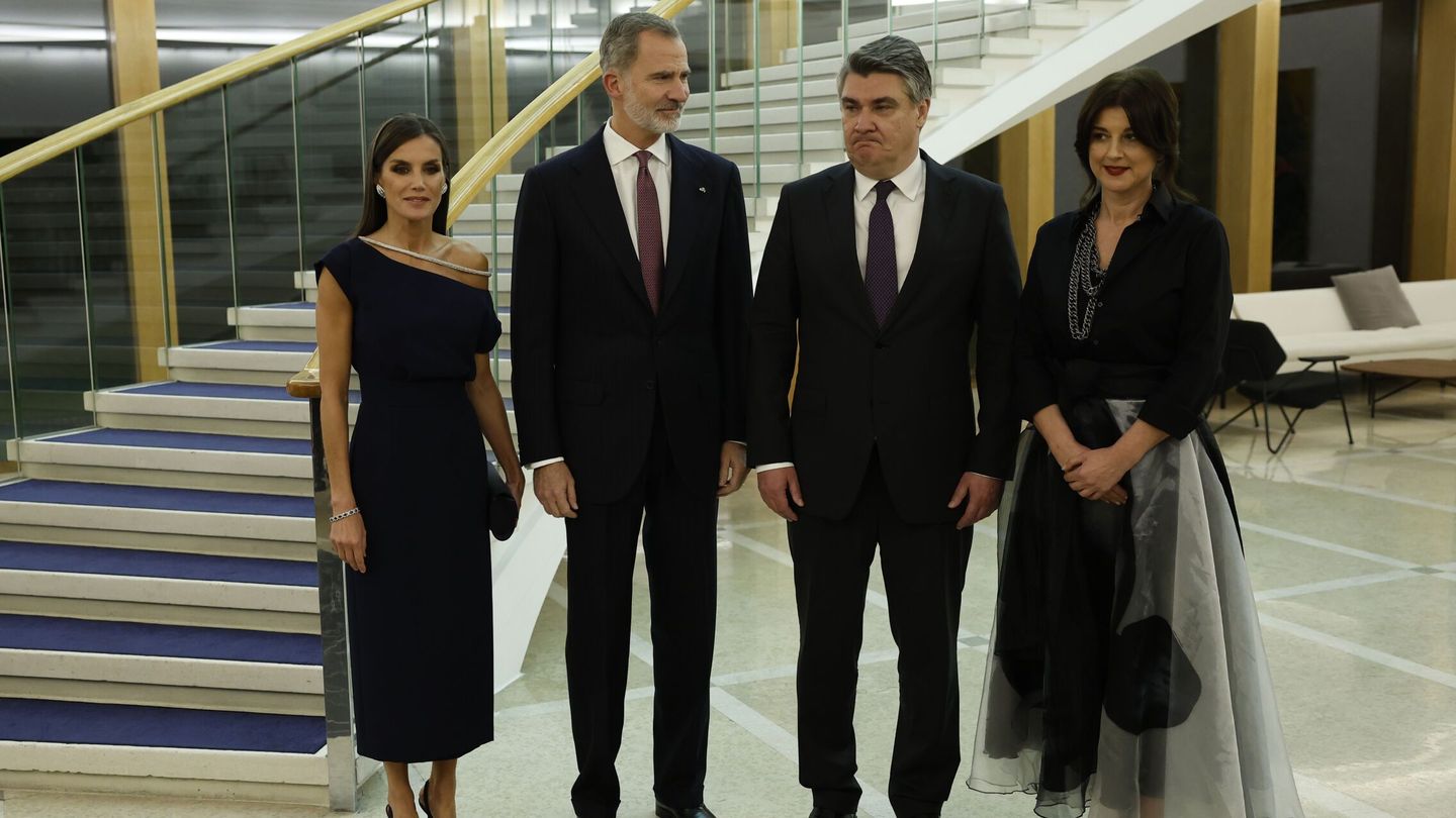 Don Felipe y doña Letizia con el Presidente de Croacia y su mujer en el Palacio Real. (EFE)
