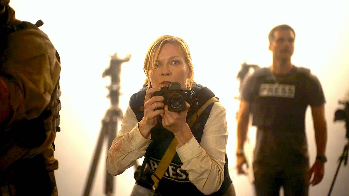 La película que ya es "una obra maestra" antes de su estreno en España: salen Kirsten Dunst y el actor de 'Narcos'