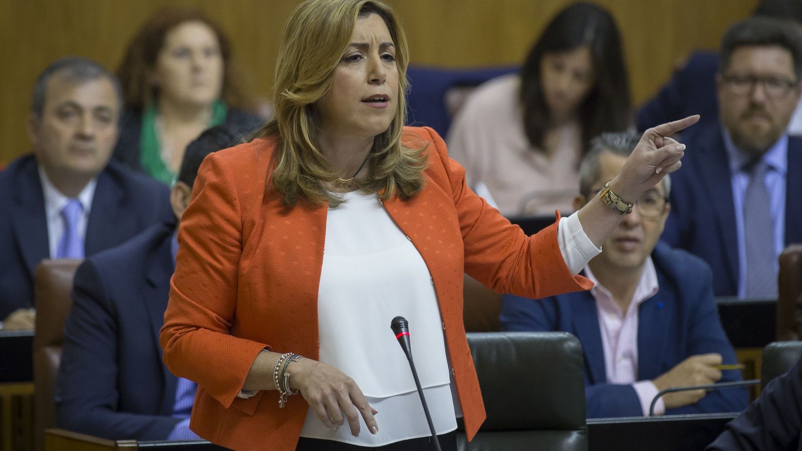 Foto: La presidenta de la Junta de Andalucía, Susana Díaz, durante la sesión de control al Ejecutivo en el Parlamento de Andalucía en Sevilla. (EFE)