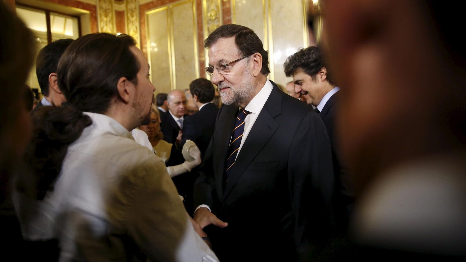 Foto: Pablo Iglesias y Mariano Rajoy, en el Día de la Constitución. (Reuters)