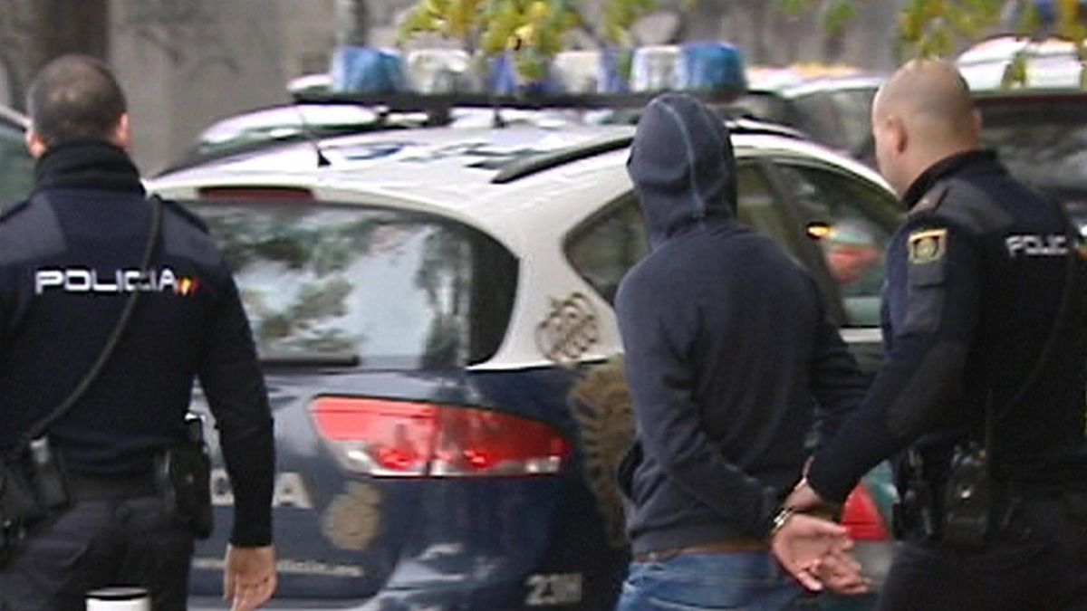 La Policía hace identificaciones masivas entre integrantes de Riazor Blues en Madrid