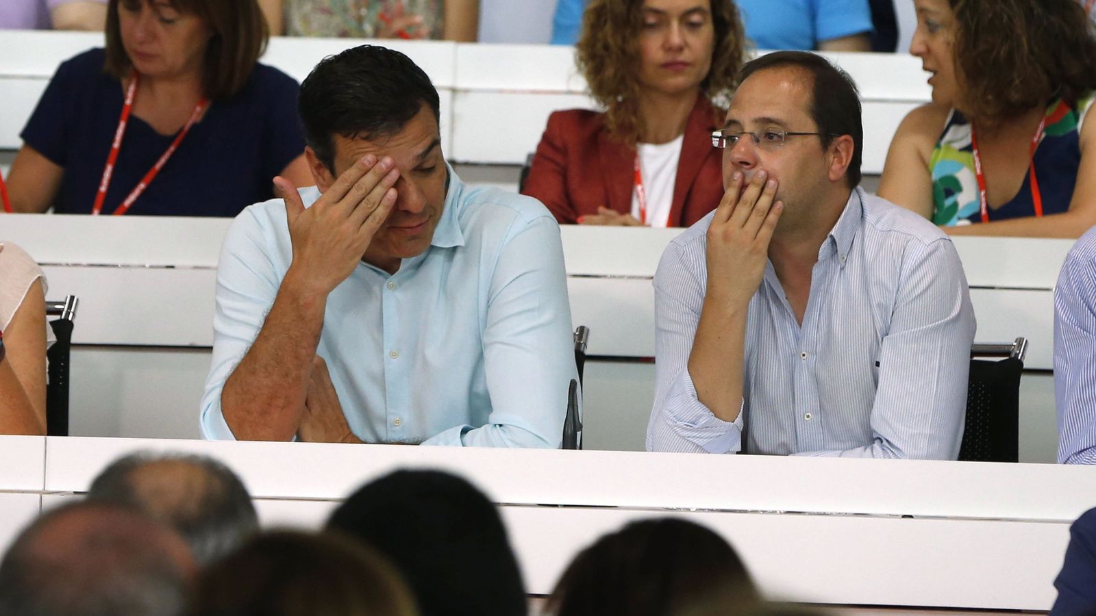 Foto: Pedro Sánchez y su número dos, César Luena, durante la reunión del comité federal del pasado 9 de julio. (EFE)