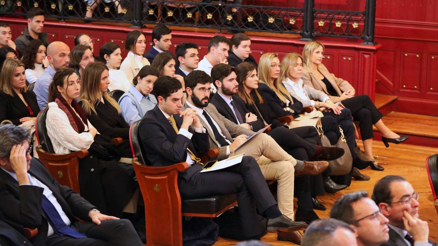 Audiencia del encuentro en el paraninfo de la universidad bilbaína. (Universidad de Deusto)