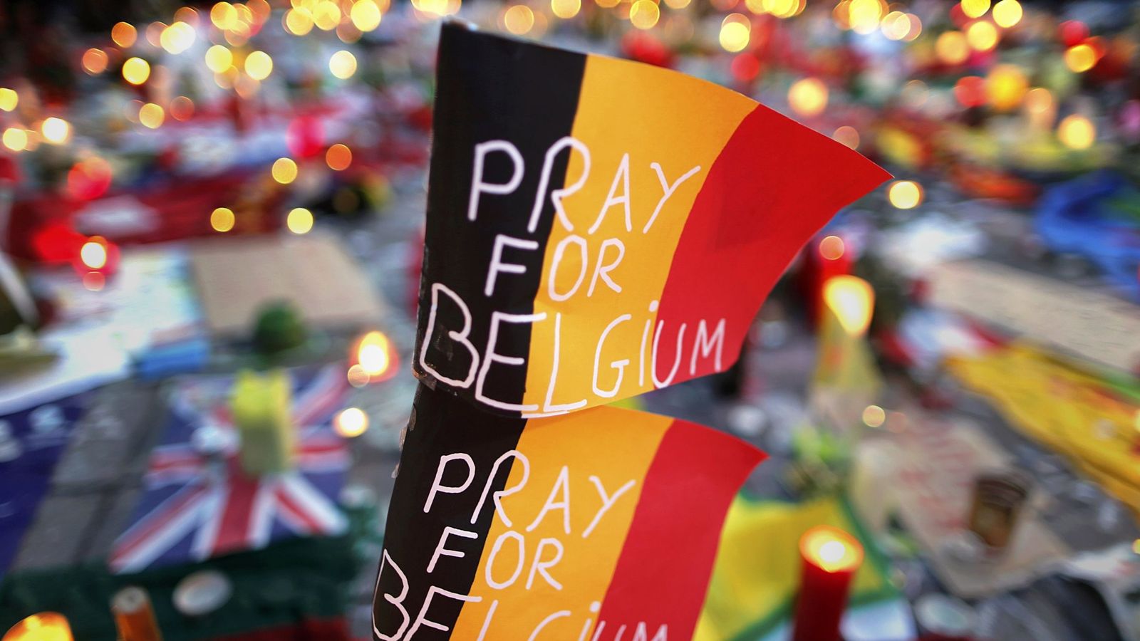 Foto: Homenaje a las víctimas del atentado en las calles de Bruselas. (Reuters)