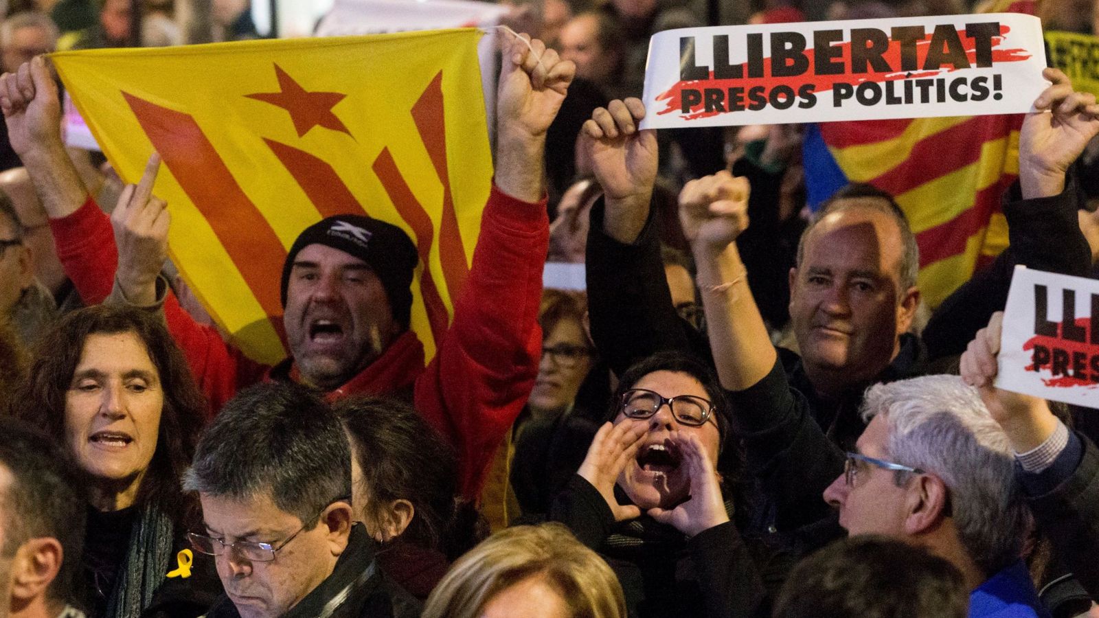 Foto: Manifestación del independentismo en Barcelona bajo el lema 'Tumbemos el régimen'. (EFE)