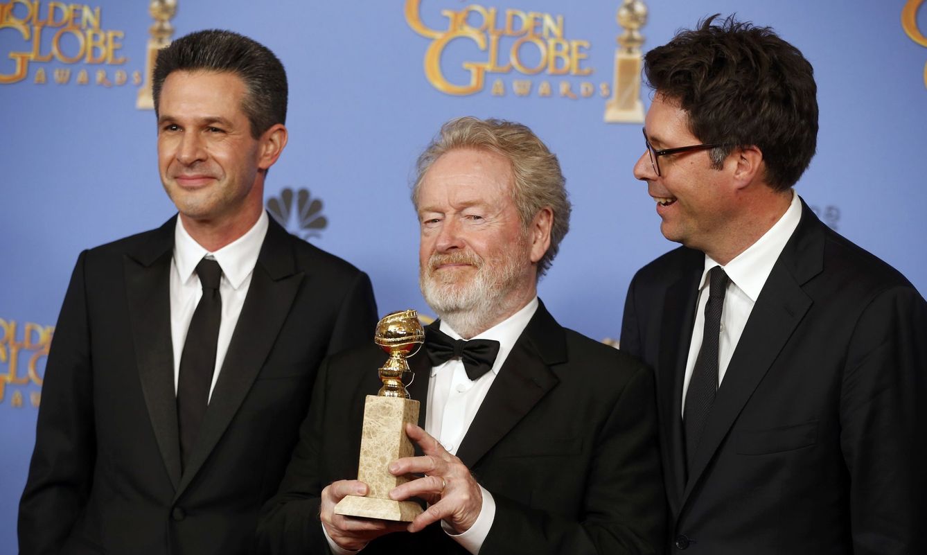 Ridley Scott, Simon Kinberg y Michael Scheafer con el Globo de Oro por 'Marte'