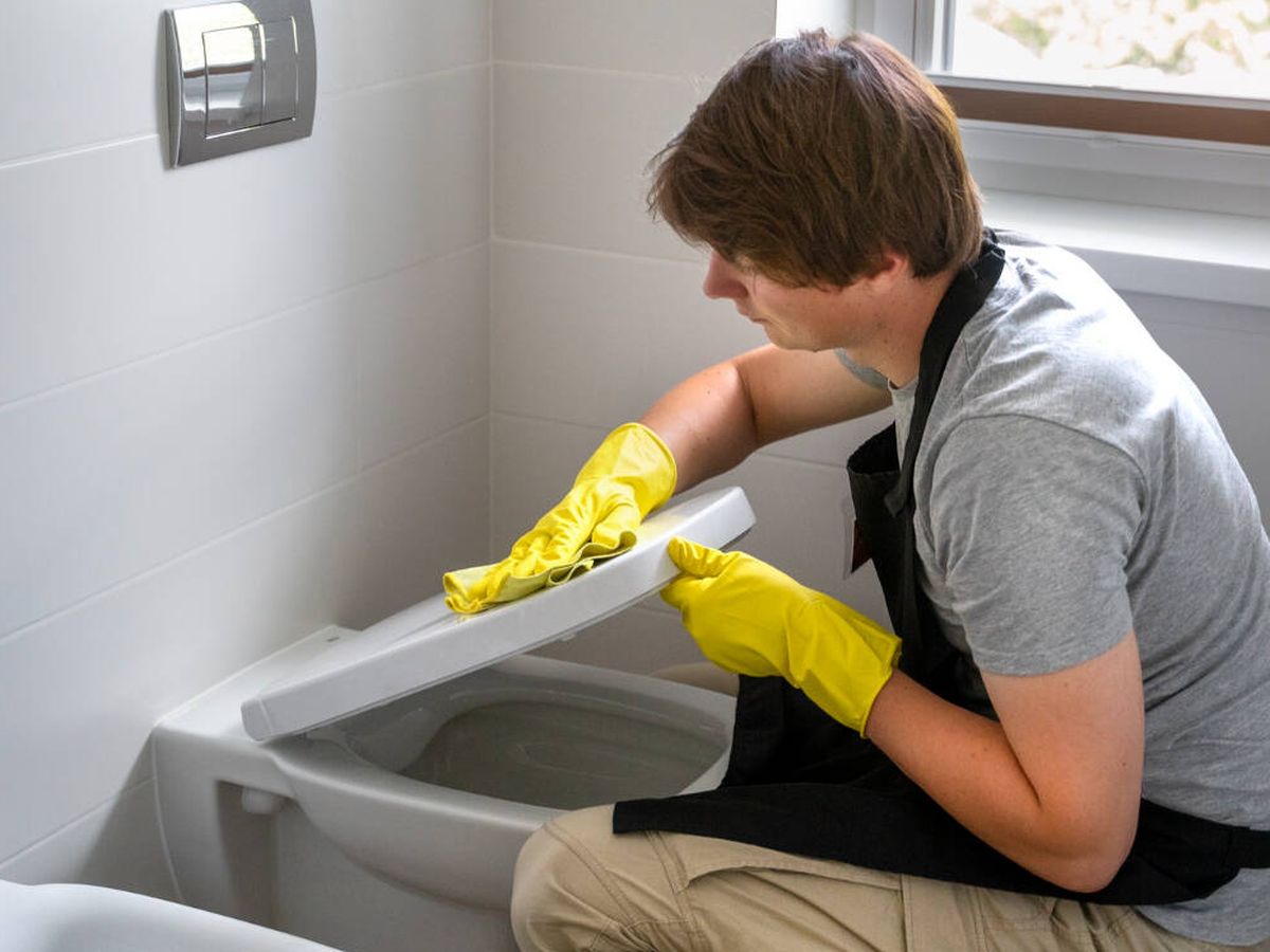 Foto: Cómo eliminar las manchas amarillas del WC sin esfuerzo (Freepik)