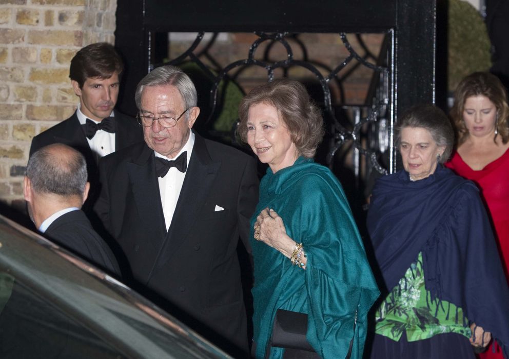 Foto: La Reina Sofía, Irene de Grecia y el rey Constantino, en 2010 durante la celebración del 70 cumpleaños de su hermano. (I.C.)
