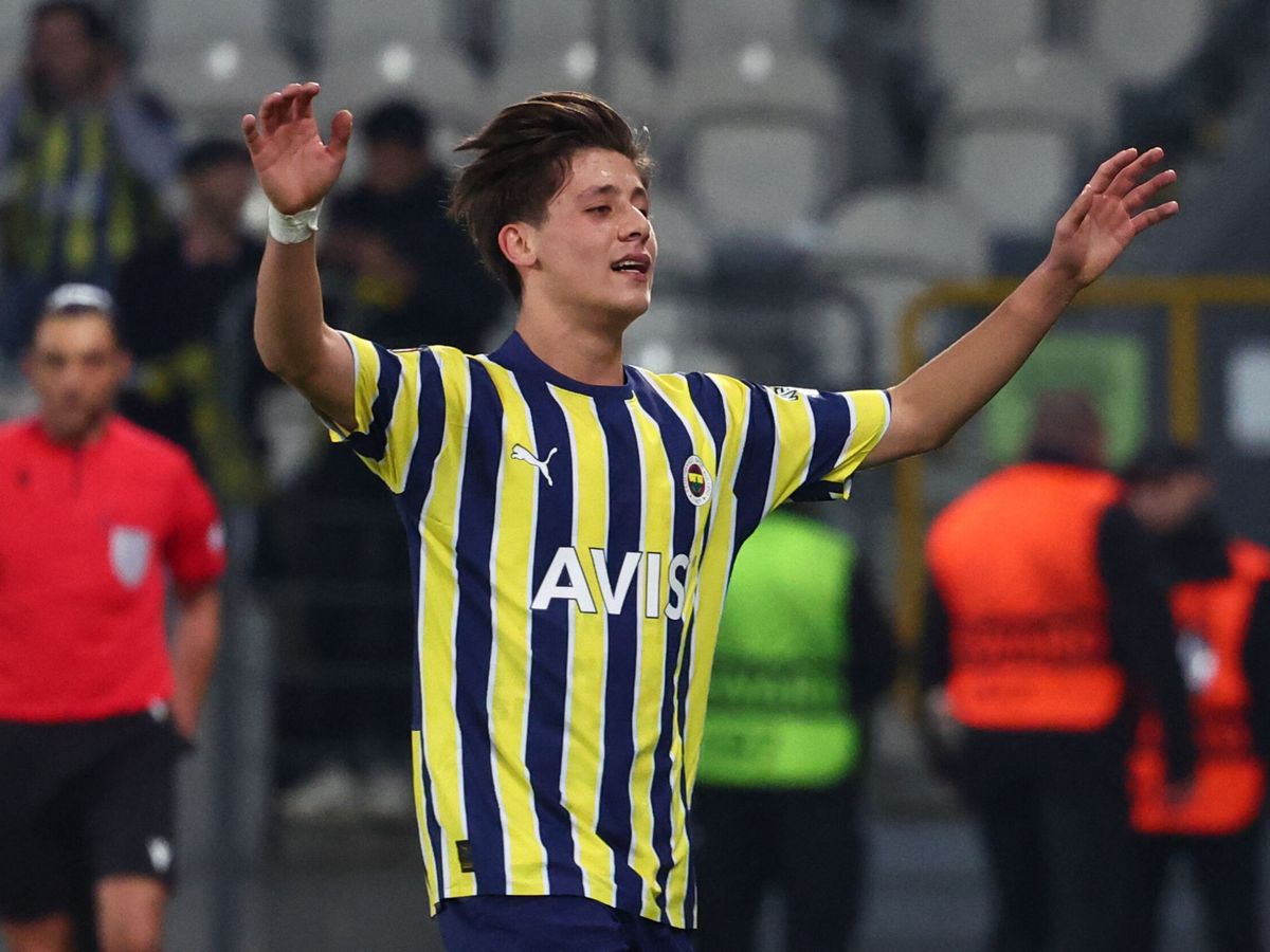 Foto: Güler celebra un con con el Fenerbahçe. (Reuters/Kacper Pempel)