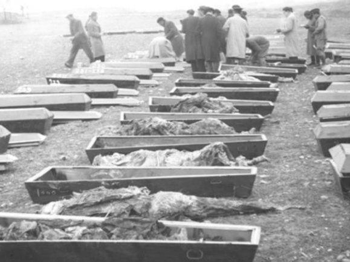 Foto: Exhumación de cadáveres en Soto de la Aldovea